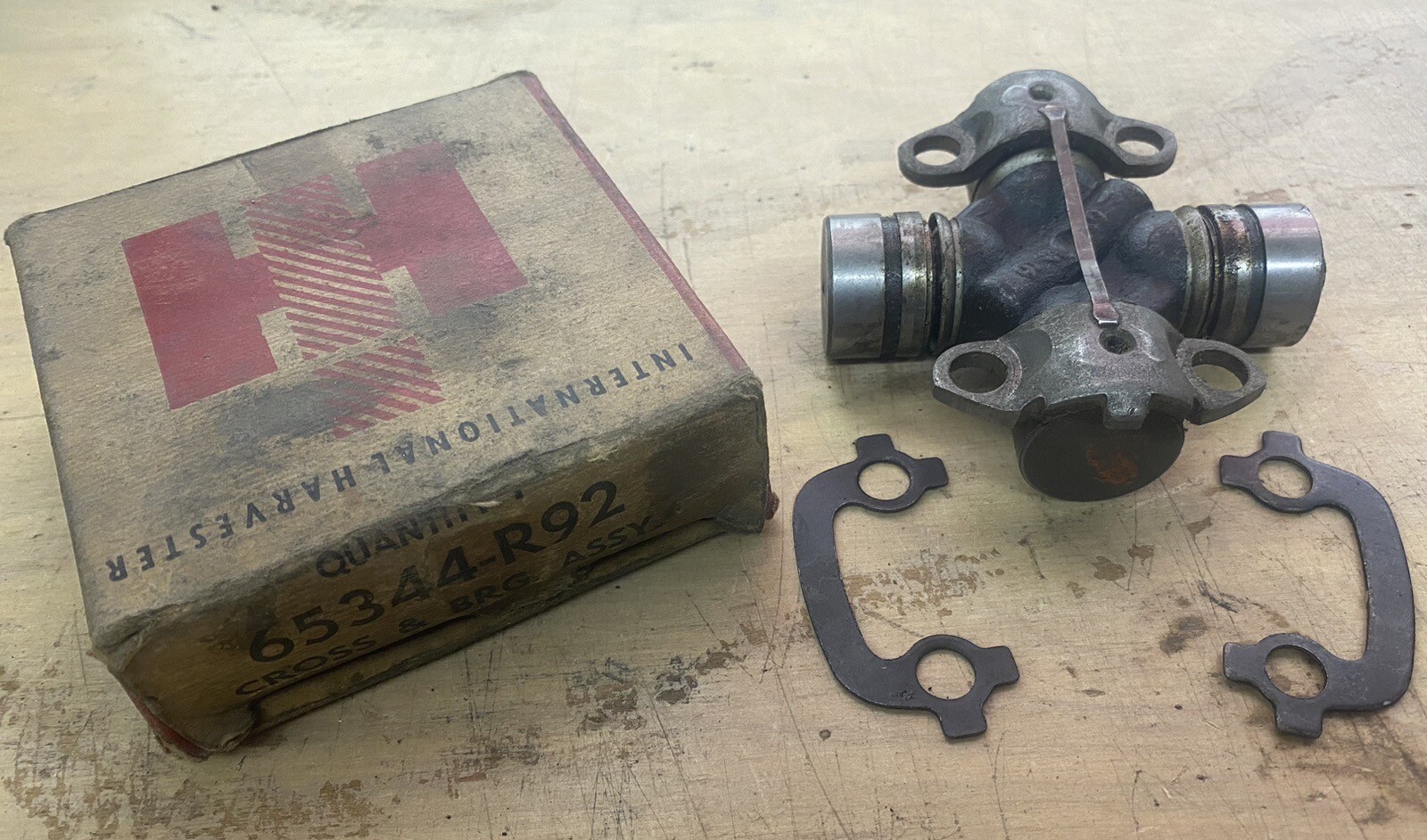 NOS IH INTERNATIONAL HARVESTER 65344 R92 U JOINT KIT CROSSES SPICER 5 nos-ih-international-harvester-65344-r92-u-joint-kit-crosses-spicer-5