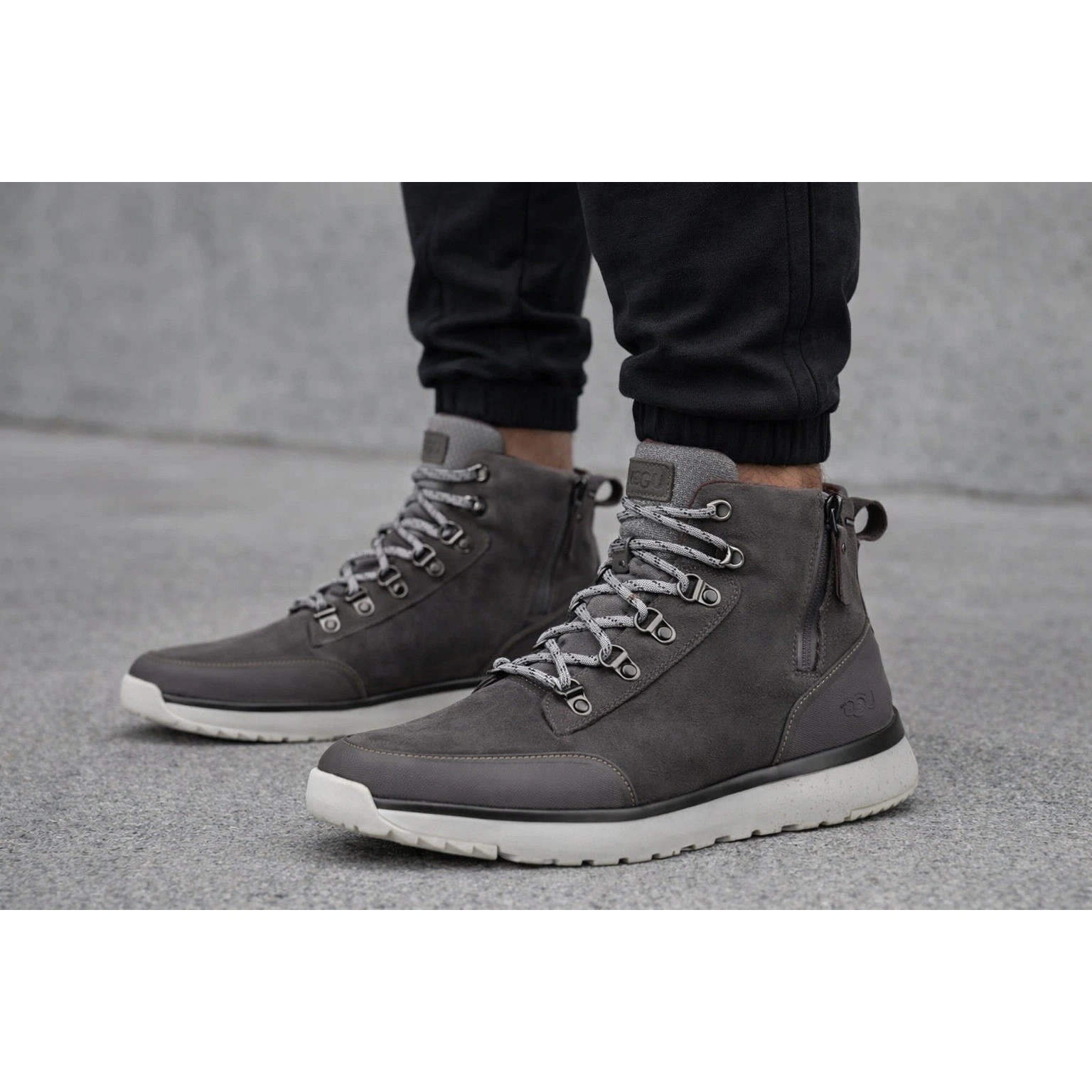 UGG Caulder Waterproof Gray Leather Lace Up Zip Up Ankle Boots Mens size 11