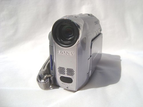 Sony DCR-HC39E CAMCORDER. PAL. MINI DV TAPE HC39E. DV-out. 1-yr warranty.