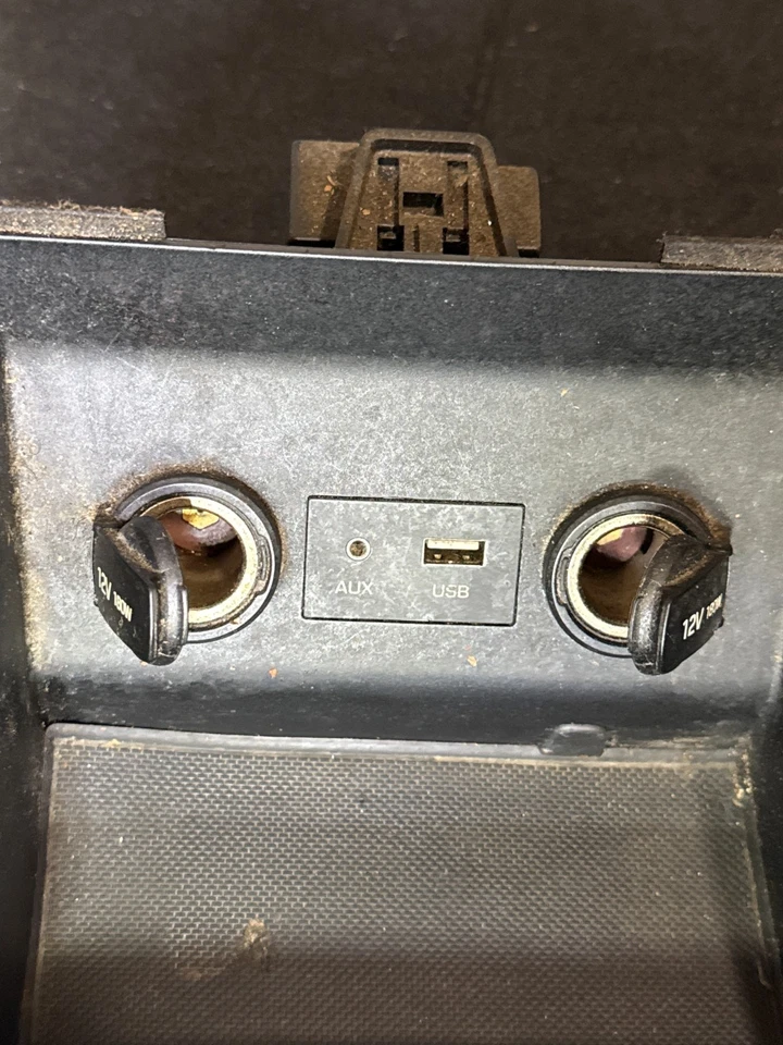 Consola de palanca de cambios Hyundai Elantra 2019-2020 con tomas USB AUX 12V OEM Foto 3 de 3