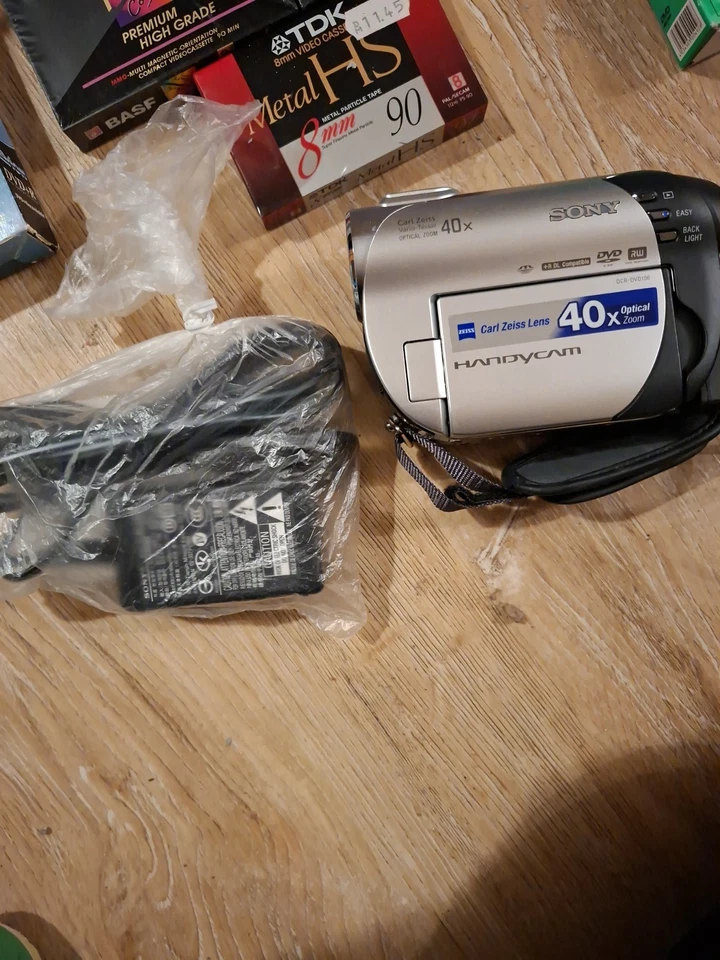 Retro Camcorder Set – Canon UC15 + Sony Handycam + viele neue DVDs & 8mm Tapes - Bild 3 von 4