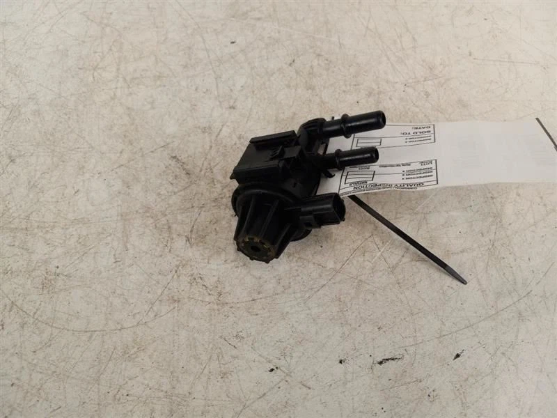 Ford Taurus 2010 válvula de purga de bote de vapor de combustible 5270 Foto 2 de 4