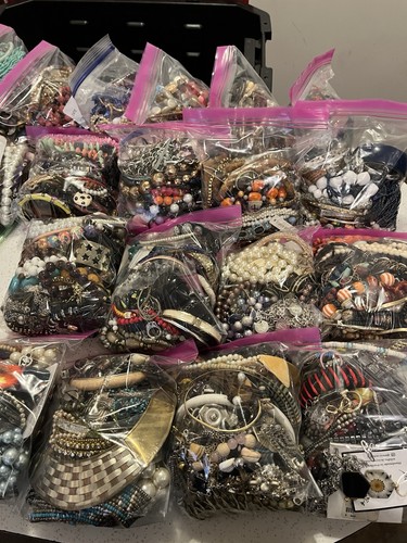 Bulk Vintage To Now Costume Jewelry - 2 Pound Mixed Grab Bags - Picture 7 of 9