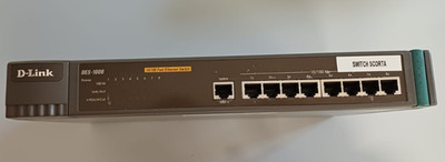 D-Link DES-1008 - 8-Port Switch, 10/100 Fast Ethernet
