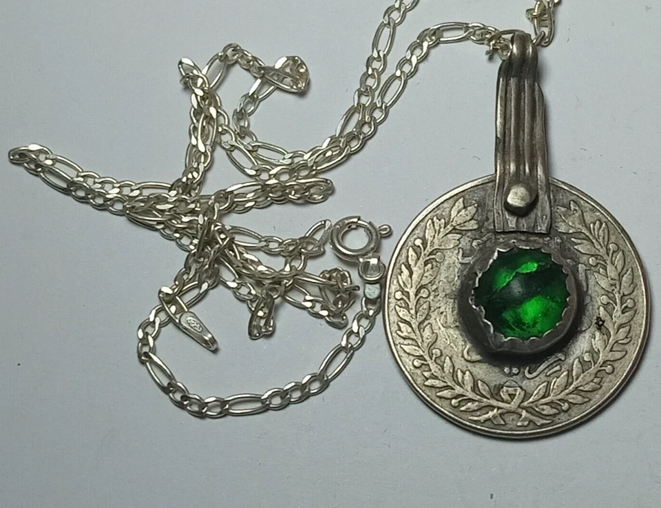 Collar de plata vintage una gran moneda de 1911 Peso 25g y piedra VERDE Foto 3 de 4