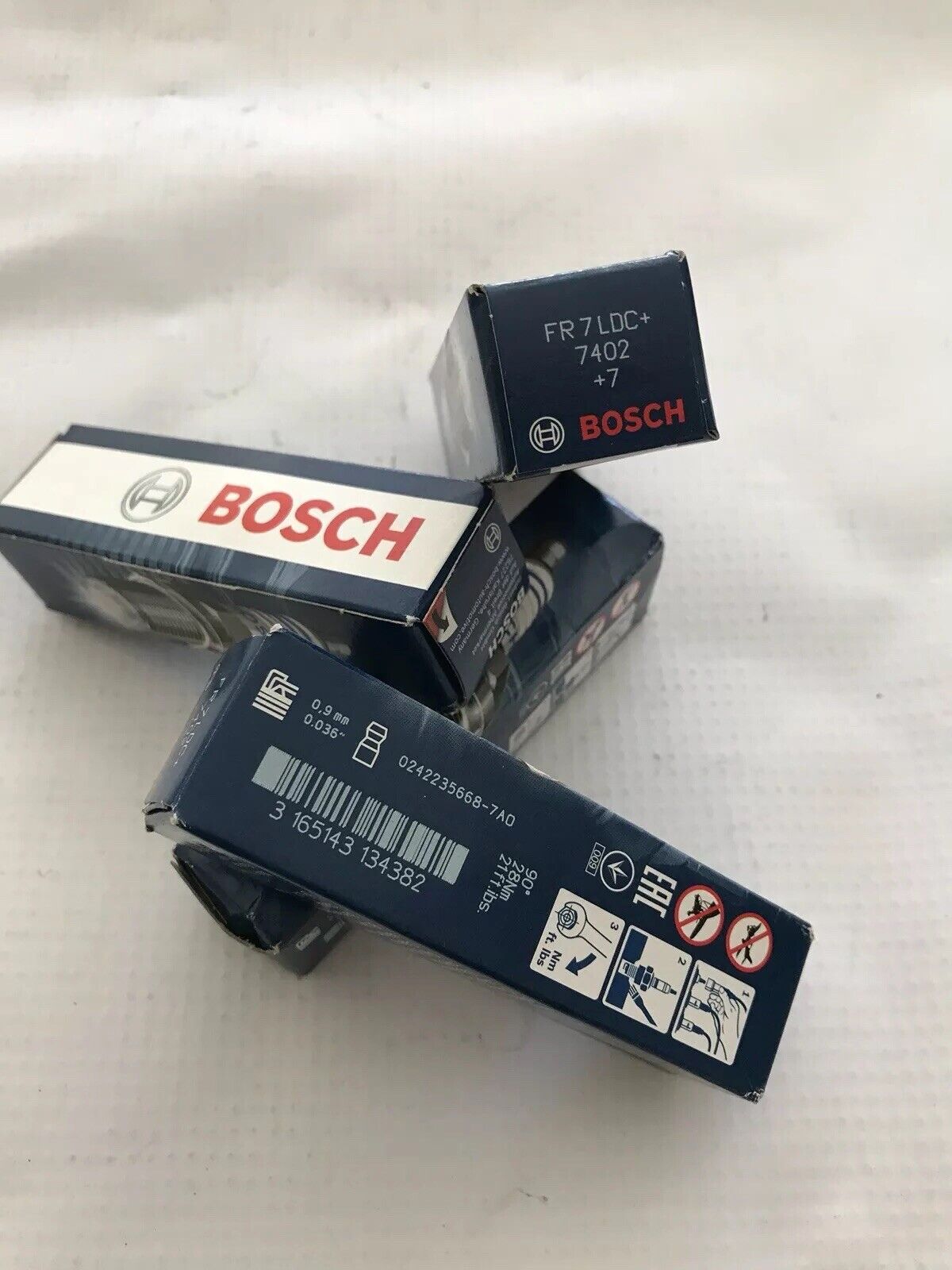 Bosch Super Spark Plug 7402 FR7LDC Original Box 1 set of 4 Plugs 0242235668