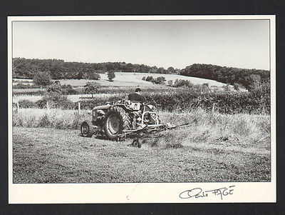 AGRICULTURE / ALFALFA TROUGHING in Renault tractor in 1992 / FAGE 92.471