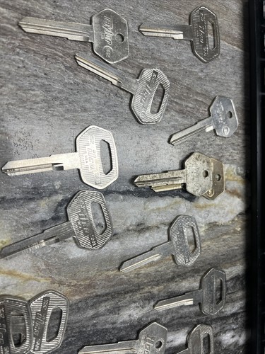 17 TAYLOR ILCO X52 SAA1 ILCO KeyS Blank for 1979 - 1993 SAAB 900 - Picture 2 of 3