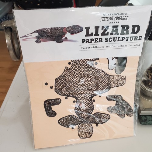 Lizard Paper Sculpture Precut Adhesive & Instructions Include Questionable Press - Picture 5 of 24