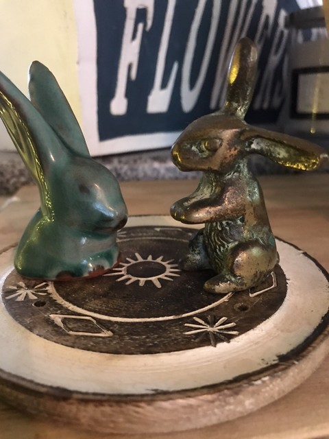 2 Figurines Antique March Old Gold Lustre Vintage Solid Brass Hare Lucky Rabbits 2 Figurines Antique March Old Gold Lustre Vintage Solid Brass Hare Lucky Rabbits