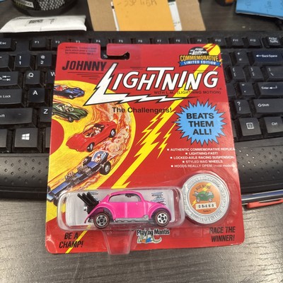 Johnny Lightning  Bug Bomb Pink Baja Bug Series H 1/64 Scale