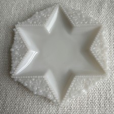 Antique Victorian Milk Glass 6-Point Star Trinket Dish with Beaded Fleur-de-Lis Border — listing 3