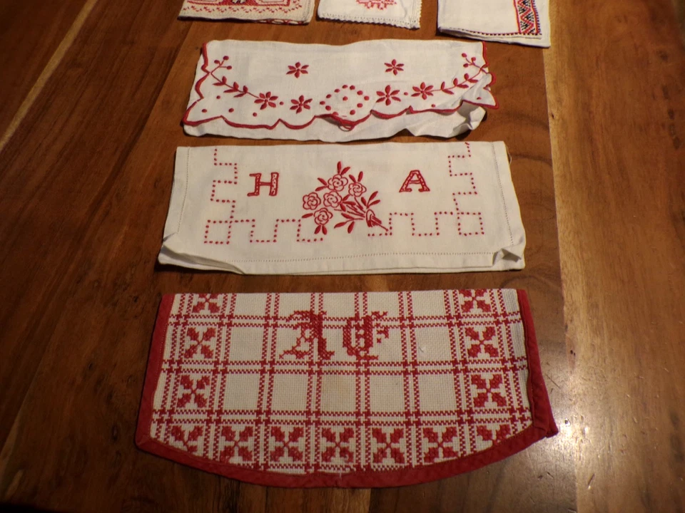 Linge ancien  Lot de 6 Porte serviette différents brodes rouges - Photo 2/3