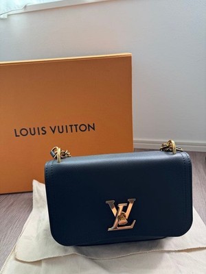 Louis Vuitton Schultertasche M57073 Black Grain Leather Lockme Chain PM