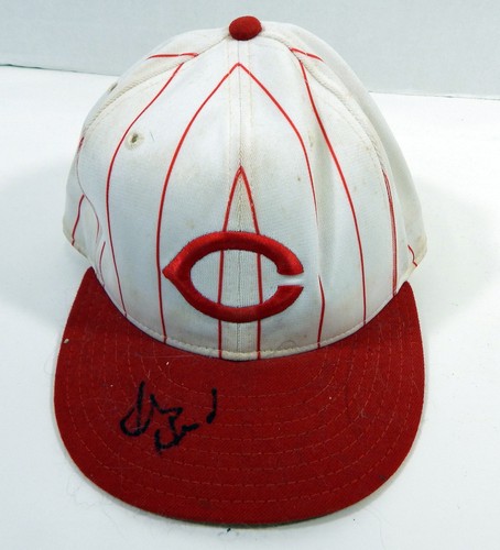 1993-96 Cincinnati Reds Thomas Howard #22 Game Used White Hat 7 DP22662