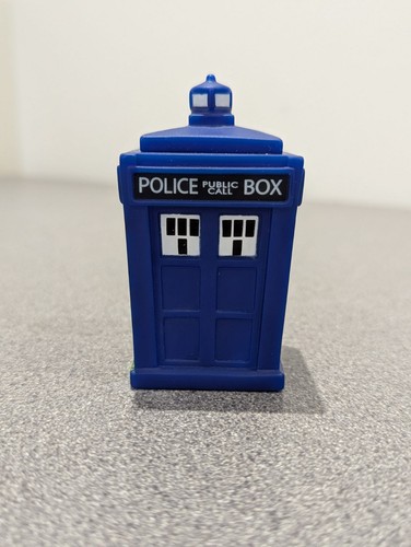 Doctor Who Tardis Clara Tribute 4.5" Titans Vinyl Figure - Picture 2 of 6