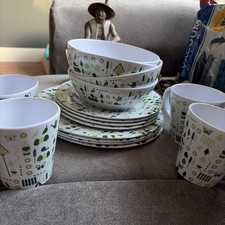 Olpro Bewdley 16Pc Melamine Dinner Set Camping Crockery Plates Bowls Mugs 