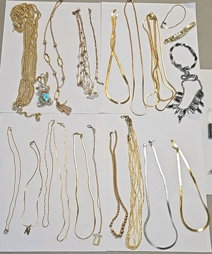Vintage Estate Costume Jewelry Lot! 19 Necklaces,  3  Bracelets, 3 Pendants,  Ea