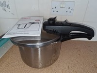 Tower T80244 6L / 22cm Pressure Cooker with Steamer Basket & Instruction Booklet
