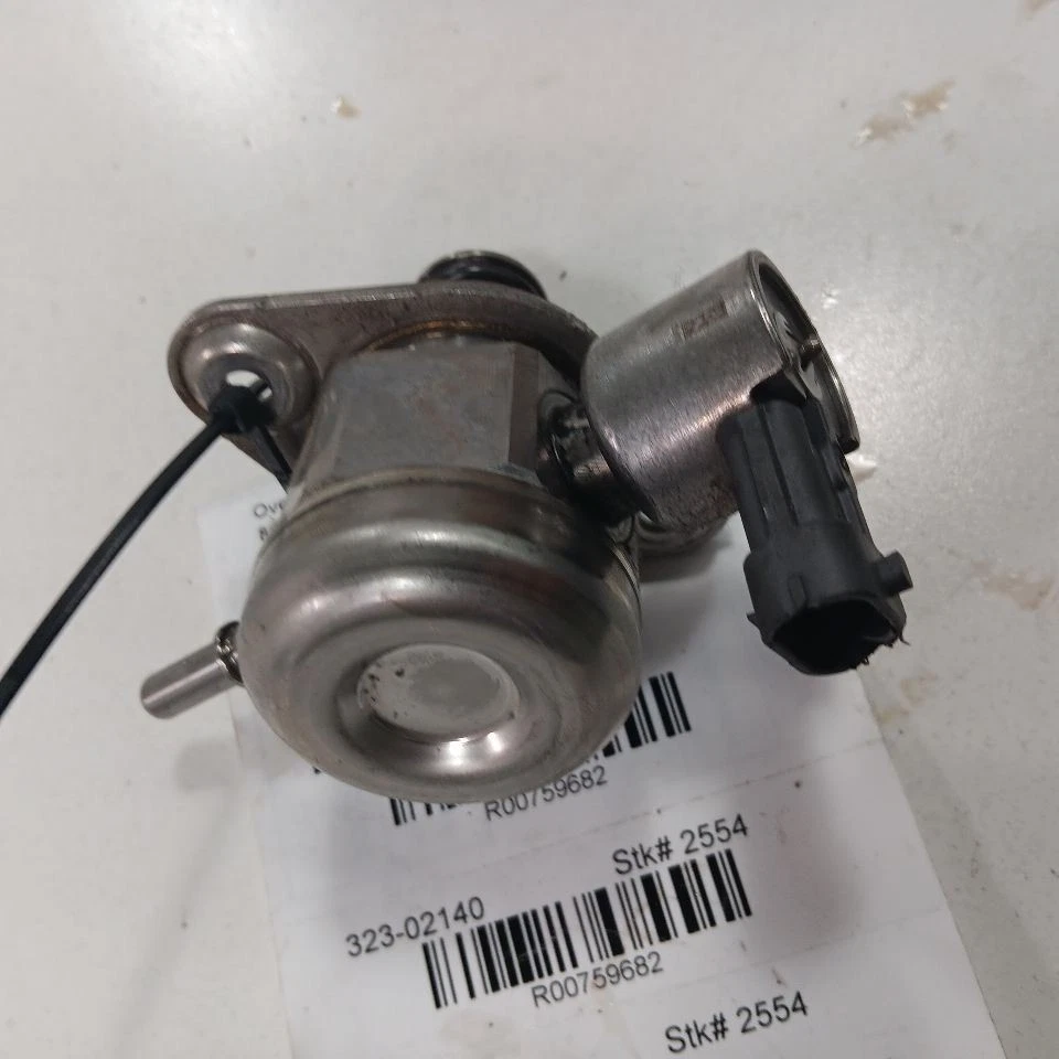 Bomba de combustible de gasolina montada en el motor 2,3 L para Ford Mustang 15-22 Foto 2 de 4