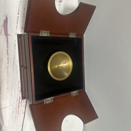 Comò uomo vintage in legno, vani portaoggetti, tazza ottone, portagioie - Foto 3 di 9