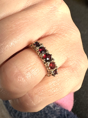 Vintage Garnet Ring 5 Stone 9ct Gold Eternity Ring c1980's UK Size L - 第 1/17 張圖片
