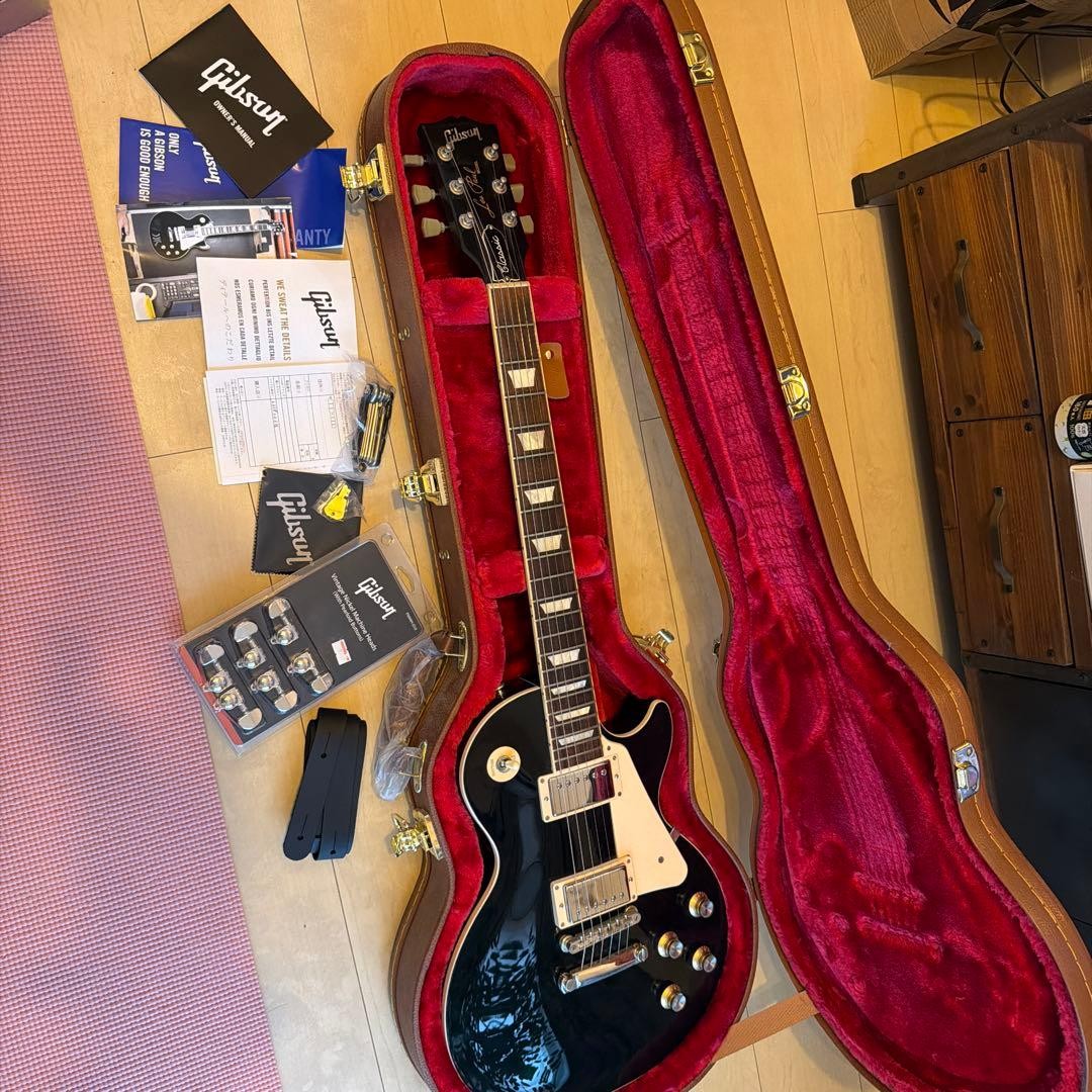 Gibson Les Paul Classic Electric Guitar With Hard Case And Accessories