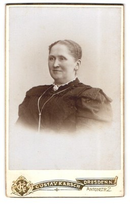 Fotografie Gustav Karsch, Dresden, Antonstr. 2, Portrait einer Dame mit elegant 