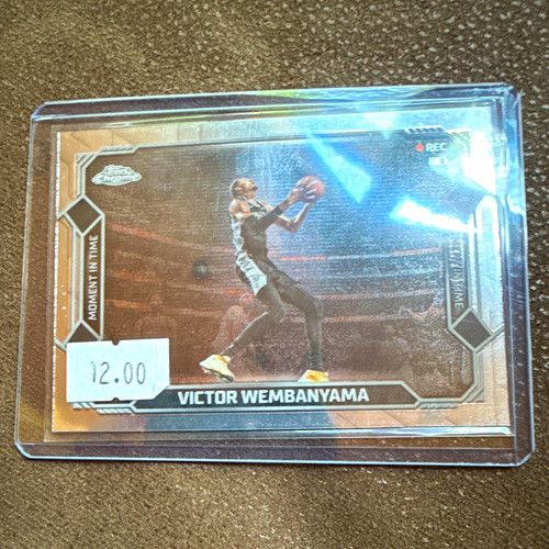 Topps 2025-26 Chrome Moment in Time Insert Victor Wembanyama Spurs MT-10