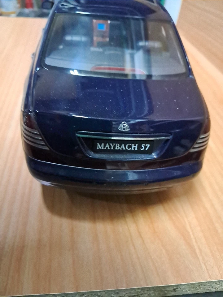 Autoart  Maybach 57 1/18 - Immagine 4 di 4