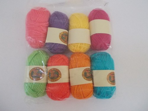 NEU Posten von 8 mehrfarbigen Mini-Garnen der Marke Löwen zum Häkeln Stricken Handwerk