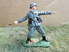 Conté Collectables - World War II German Heer Soldier Throwing Grenade