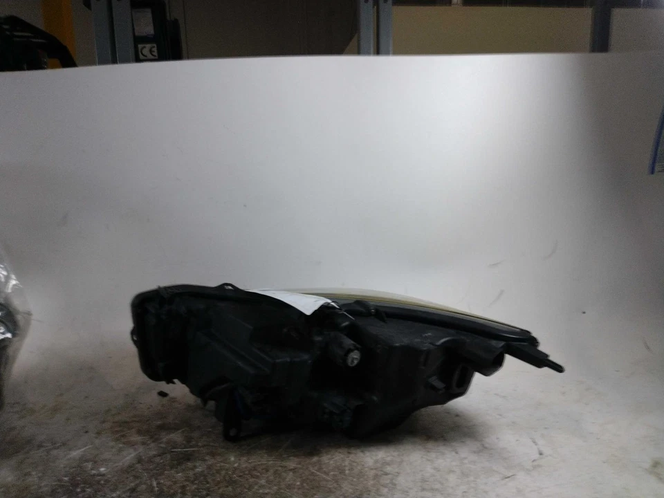 Conjunto de faros derechos usados se adapta a: Infiniti Q50 2016 LED sin faros adaptativos Foto 2 de 4