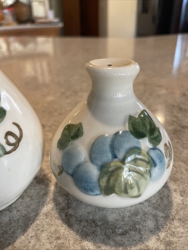 VTG METLOX POPPYTRAIL SCULPTURED GRAPE BLUE SALT AND PEPPER SHAKER 3" - Picture 3 of 9