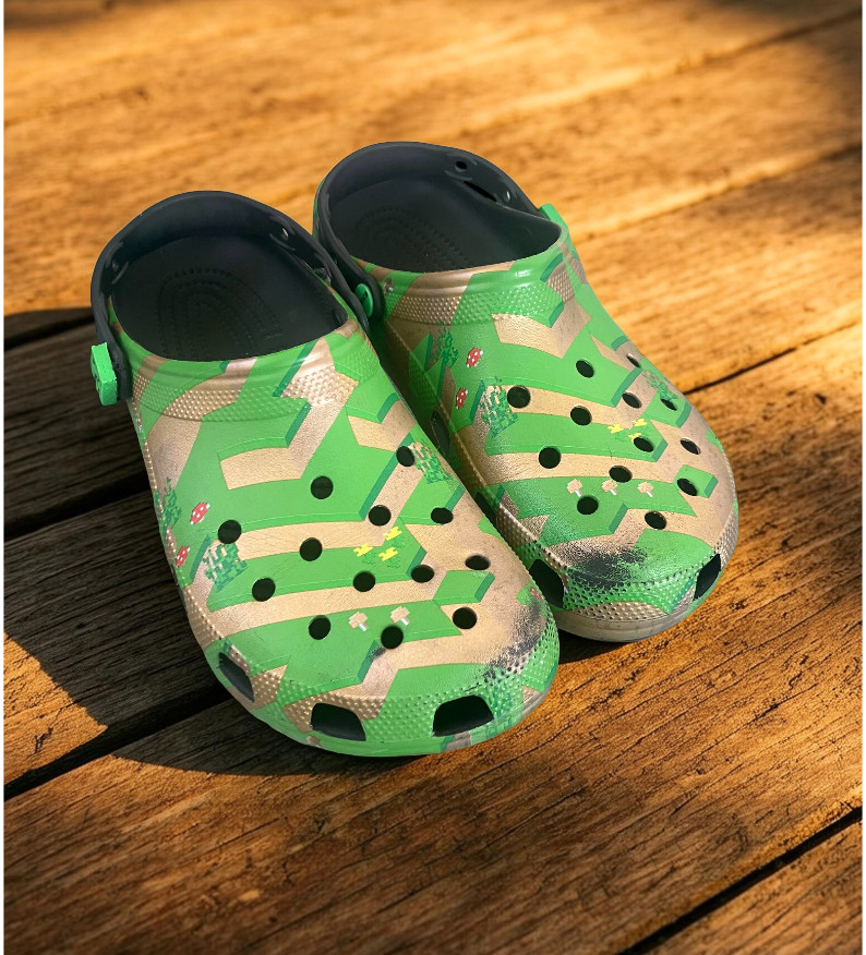 Crocs Minecraft Clogs - Green Pixel Pattern - Men… - image 1