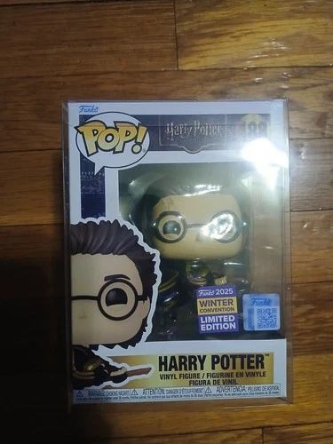 Funko Pop! Harry Potter (Quidditch) #188 Winter Con LE w/ Foldable Pop Protector