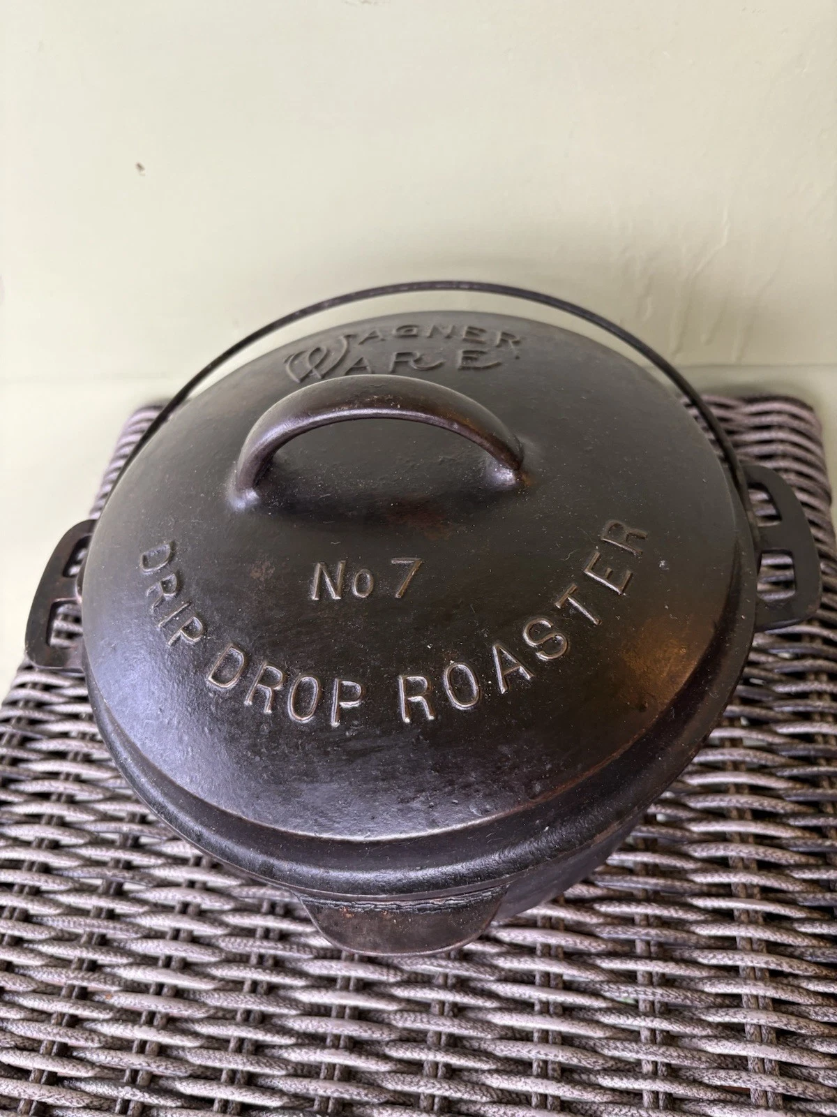 Wagner Ware # 7 Sidney O Dutch Oven Cast Iron Drip Drop Lid Round Roaster 1267 B