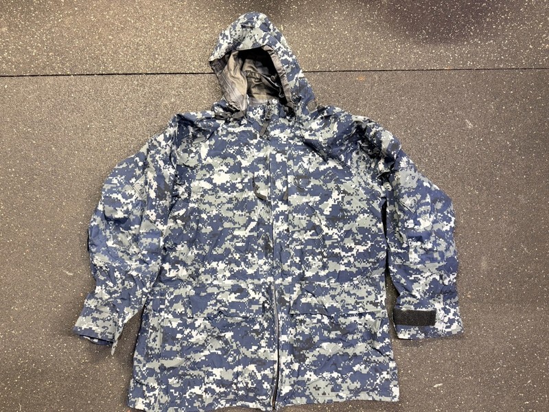 US NAVY USN NWU GORE TEX COLD WEATHER DIGITAL CAMOUFLAGE PARKA - LARGE REGULAR