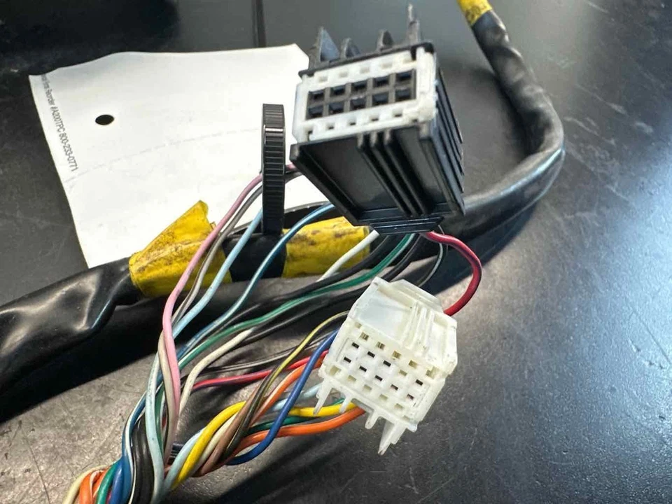 09-14 ESCALADE ESV Door Mirror left driver side 2 plugs 19 wires black ext - Image 4 of 4