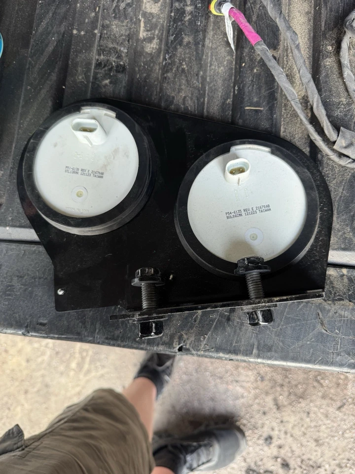 PETERBILT LUCES TRASERAS, soportes y luces de marcha atrás PACCAR p11-6339, p11-6339R Foto 4 de 4