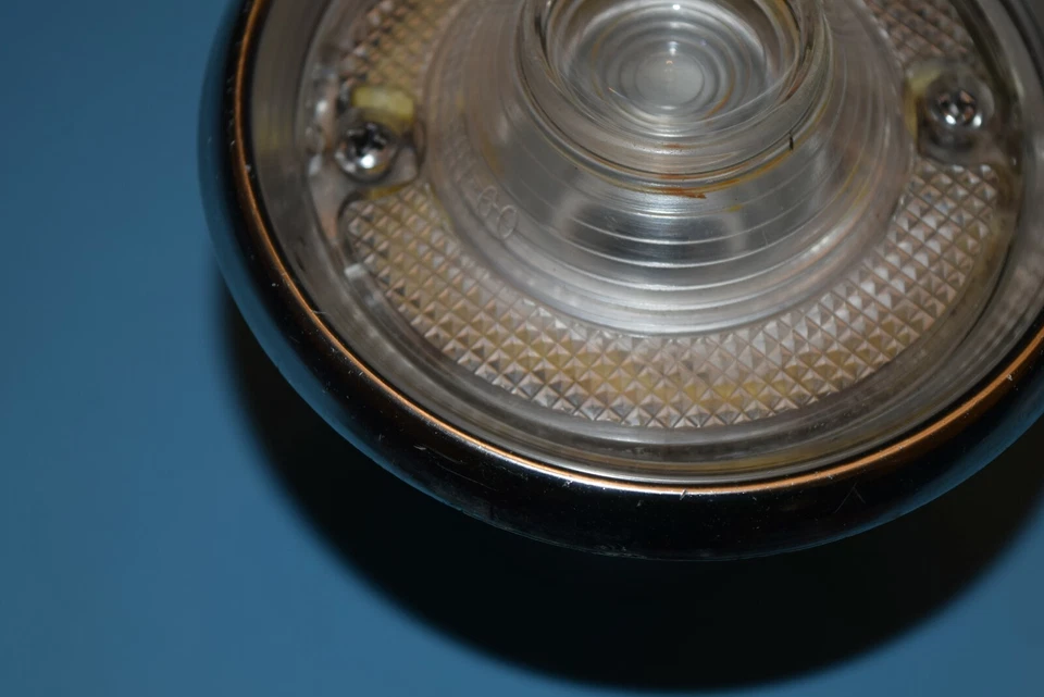 Chevrolet Chevy Corvair 1960 fabricante de equipos originales luz trasera lente y guía de carcasa BIH-60 Foto 2 de 4