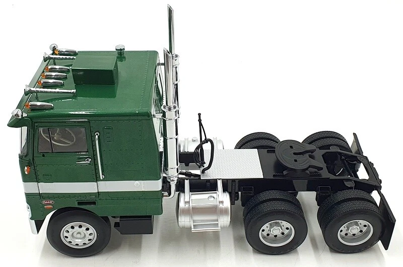 KK Scale Road Kings 1/18 Scale RK180154 Peterbilt 352 Pacemaker - Green/White - Image 3 of 4