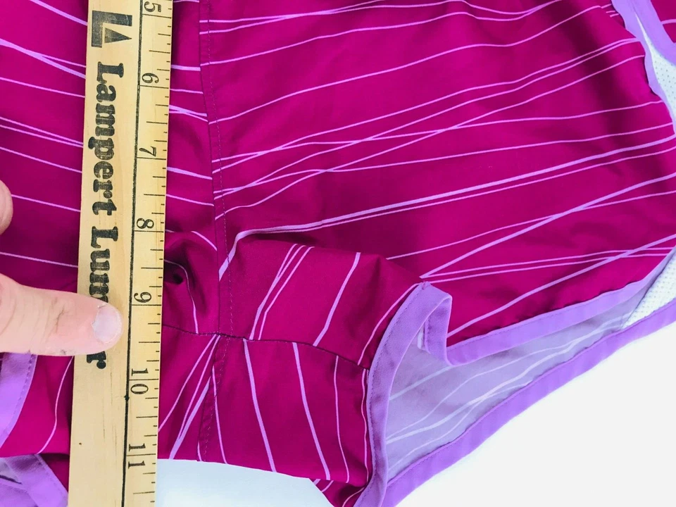 Under armour Heat Gear Shorts Women's Size Medium Fuchsian Pink Stripes Athletic - Image 4 of 4