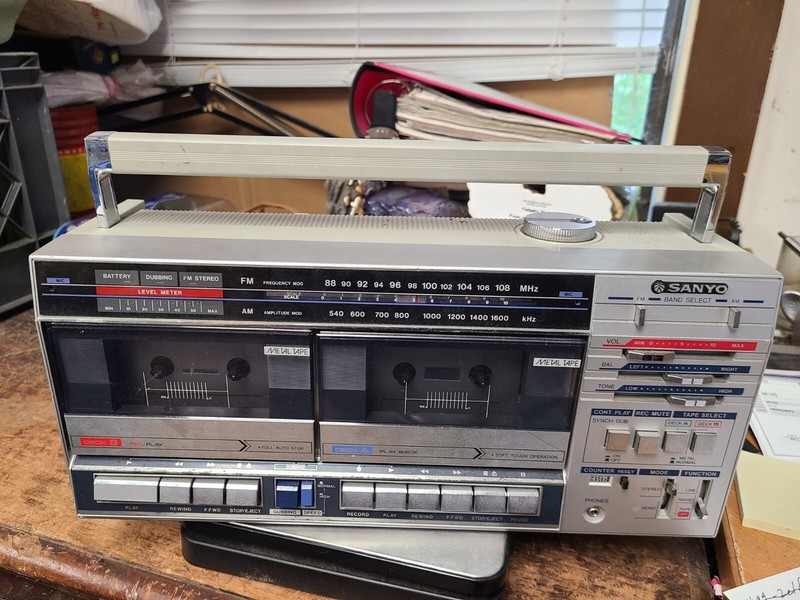 Vintage SANYO M-W22 Metal Cassette Tape Boombox SOLD FOR PARTS NO SPEAKERS