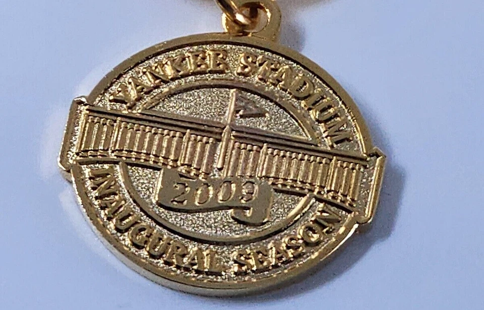 2009 NY Yankee Stadium Inaugural Season Stadium Tours Keychain Zales New York - Image 2 of 2