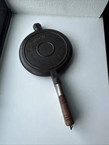 Wagner Ware Sidney O No. 7 1910 Pat Cast Iron Waffle Maker No Base Wood Handle