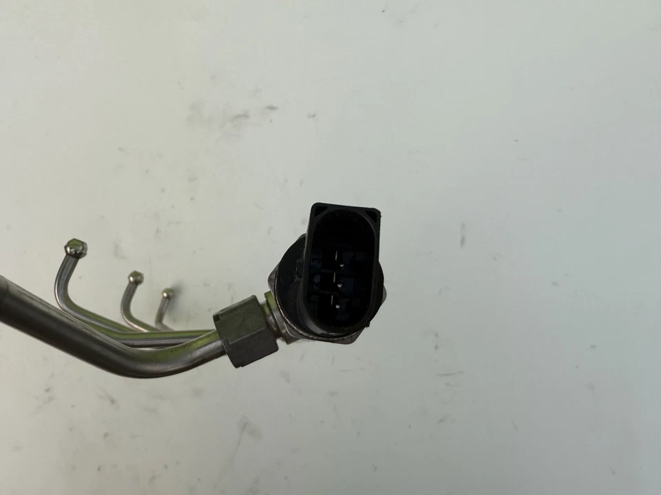 BMW 320I XDRIVE 2013-2018 2,0 L L L4 motor riel inyector de combustible de alta presión OEM Foto 3 de 4