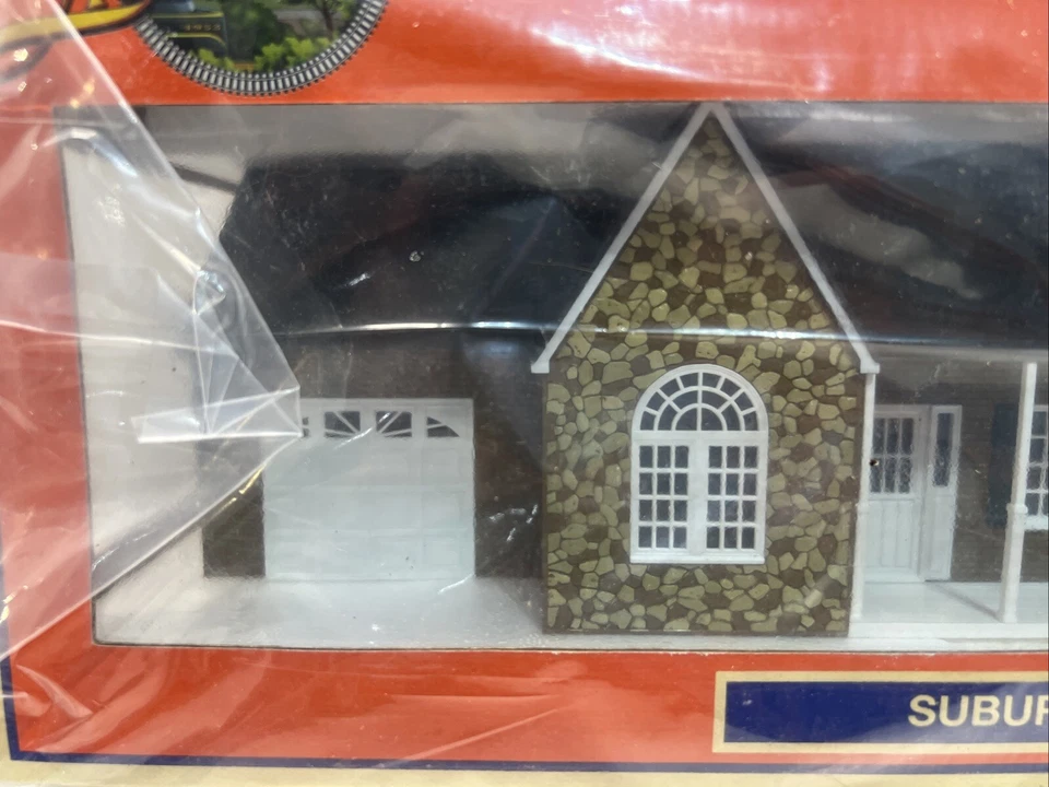 Lionel O-Gauge 6-34110 ESTATE HOUSE Fully Assembled Lionelville Model House NEW - Image 2 of 4