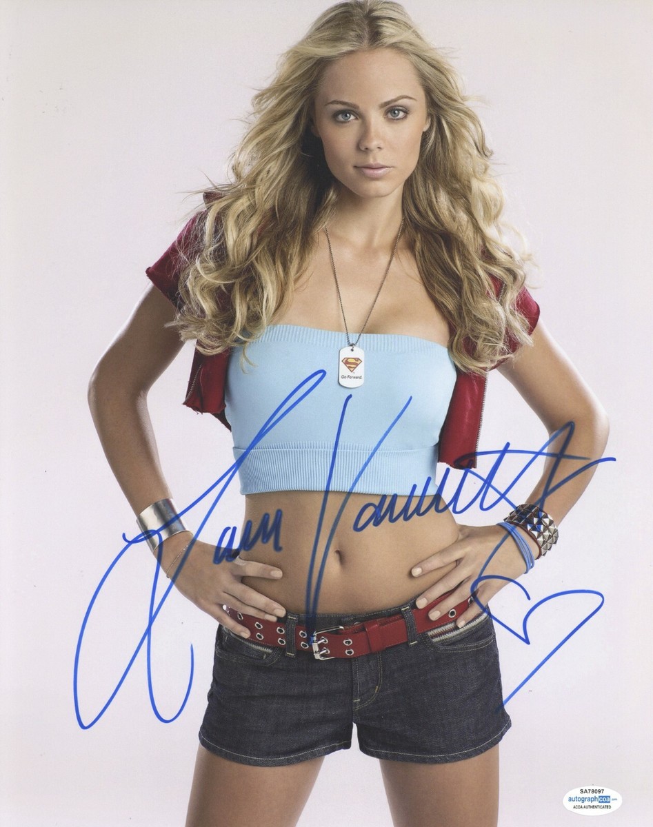 Smallville Laura Vandervoort Autographed Signed 11x14 Photo ACOA