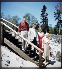 Interesting family mom dad daughter son -  Stereo Realist slide 1956 #295